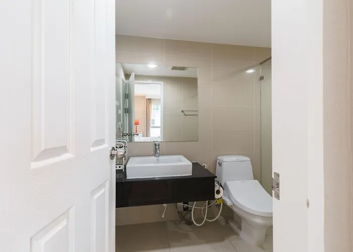 Internet Celebrity Train Night Market Swimming Pool Free Wifi Mrt 100m Apartment Bangkok
